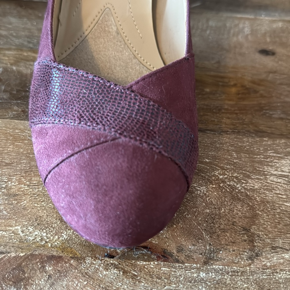 Size 9 maroon suede Mary Jane naturalizer pumps - Picture 7 of 7